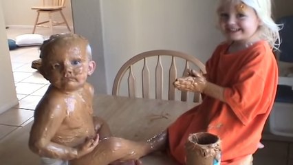 Quand on laisse une fille trop longtemps avec son petit frère