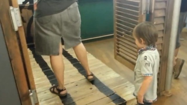 Cet enfant se souviendra longtemps de son passage dans ce musée