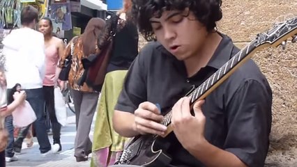 Ce guitariste de rue a un talent fou