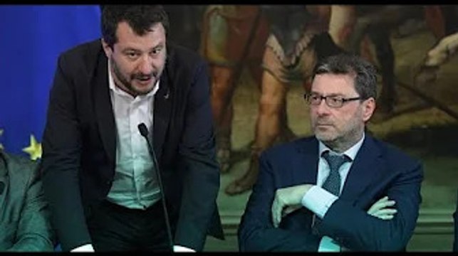 Salvini apre lo sc.o.ntro. Lega astenuta in Cdm ma Draghi tira dritto