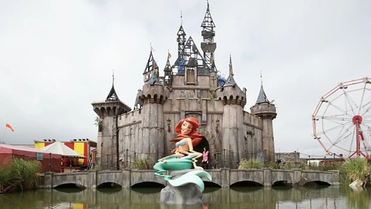 Découvrez Dismaland, le parc d'attraction pas comme les autres