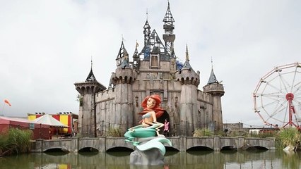 Découvrez Dismaland, le parc d'attraction pas comme les autres