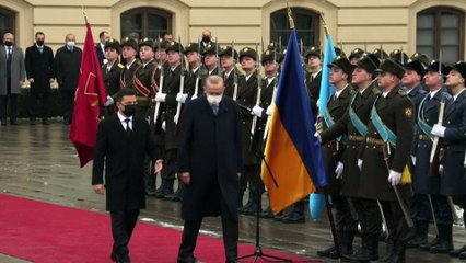 Turquía se ofrece a organizar una mesa de negociación entre Rusia y Ucrania