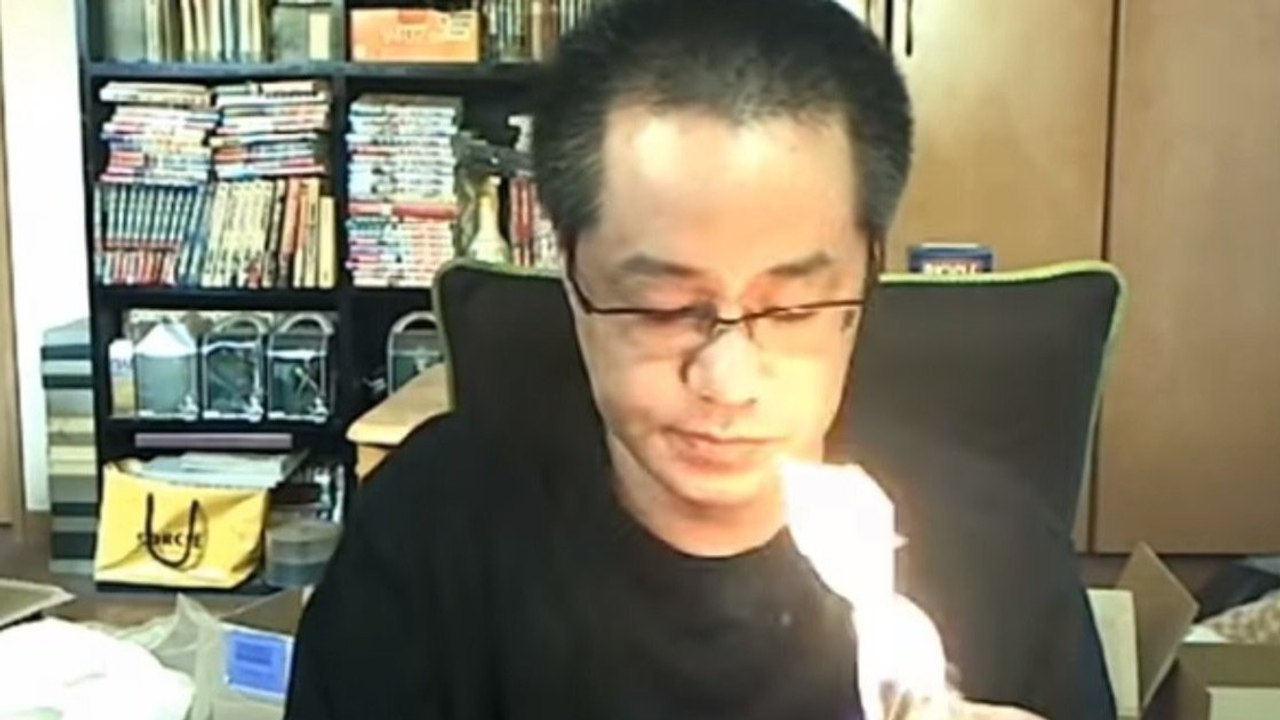 Il met le feu à sa chambre en direct sur internet