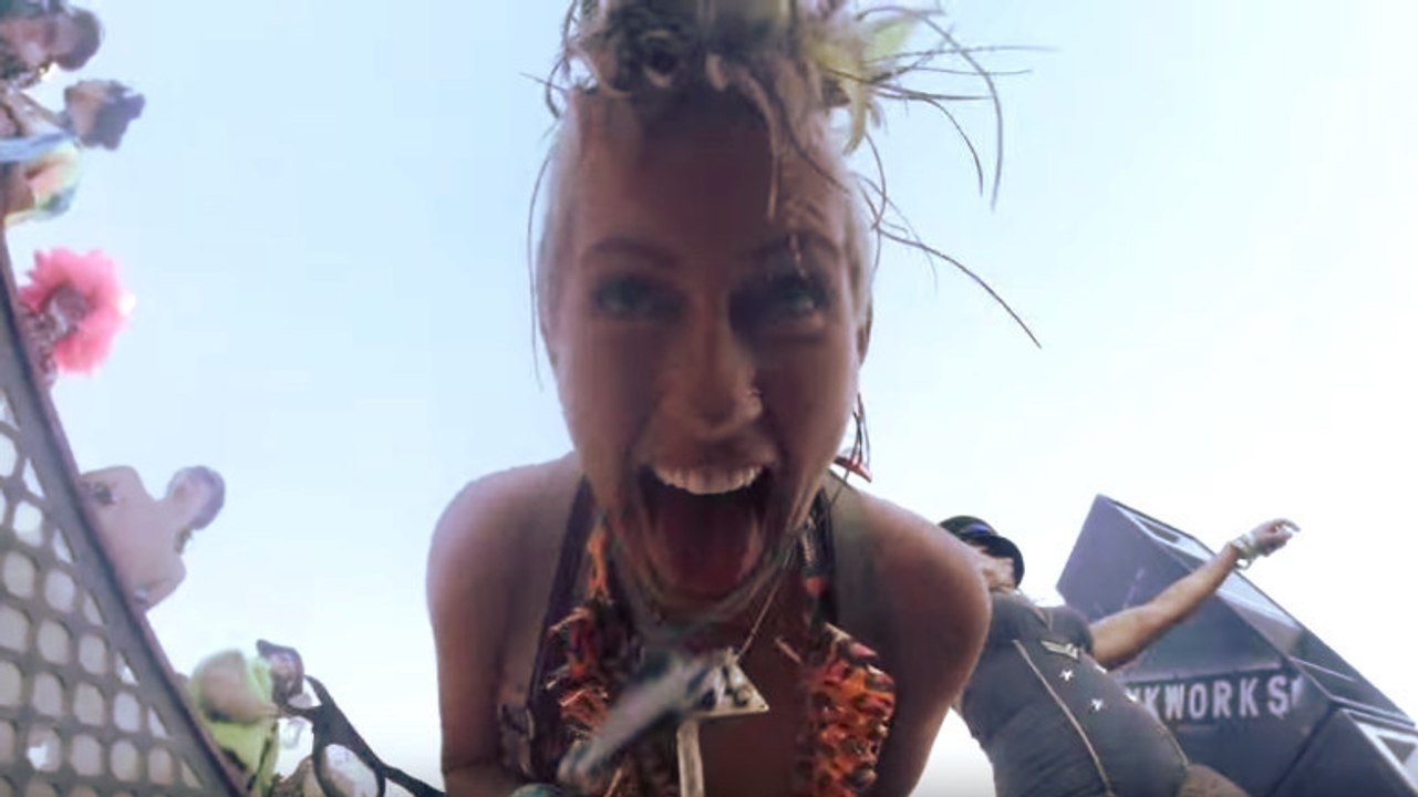 Burning Man : une caméra filme le festival du ciel et tombe au milieu des festivaliers. Ce qui a été filmé ensuite est impressionnant