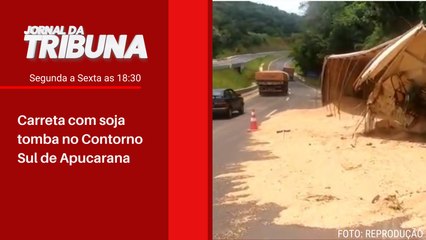 Carreta com soja tomba no Contorno Sul de Apucarana