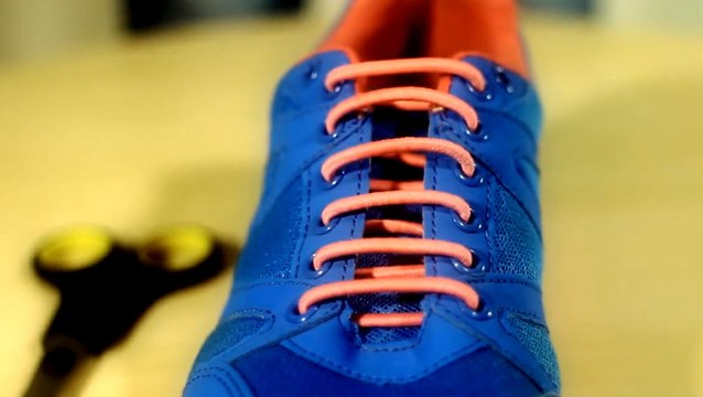 Vous avez du mal avec les lacets ? Cette méthode va régler le souci