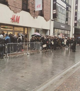 Lancement de la collection Balmain x HM : une foule en folie devant les magasins