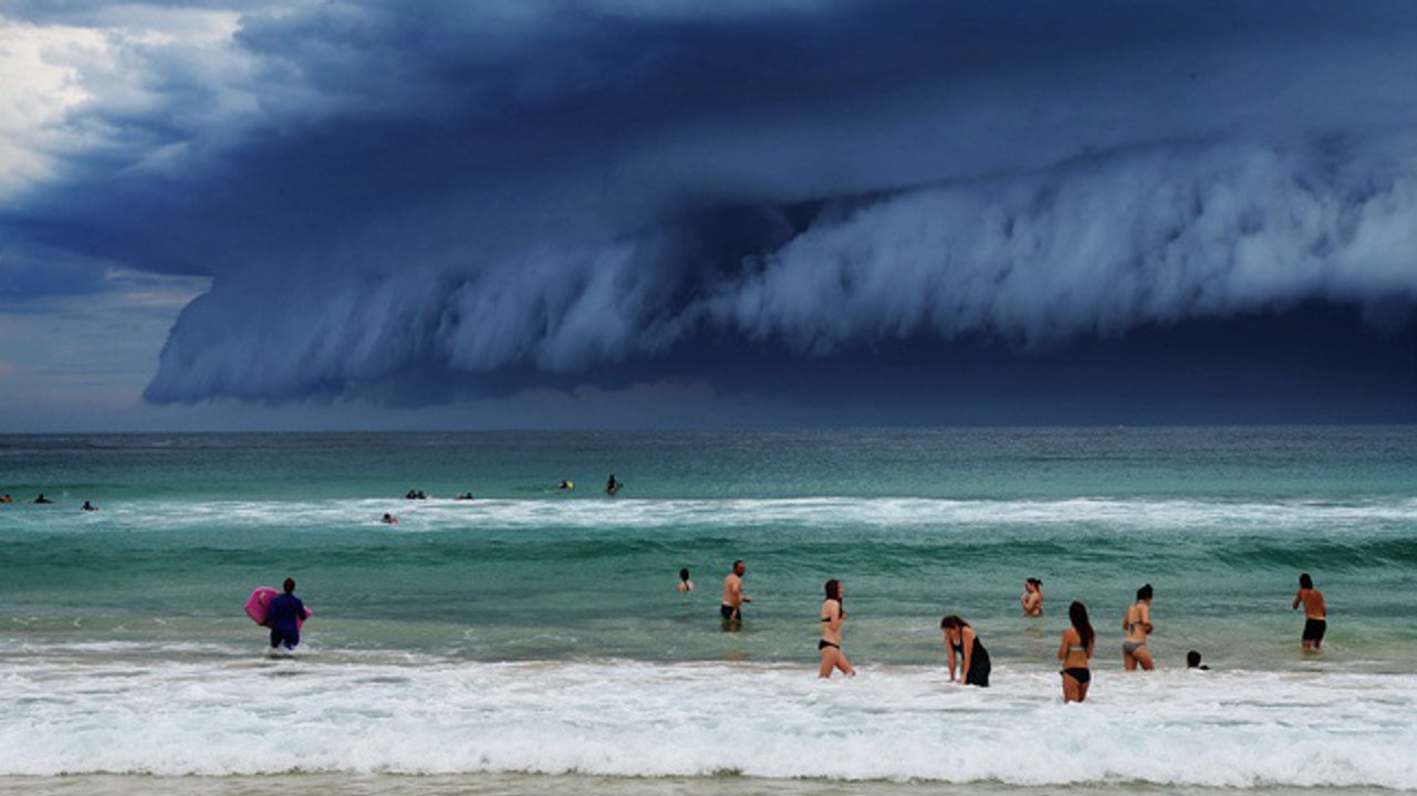 Australie : un mur de nuages envahit Sydney
