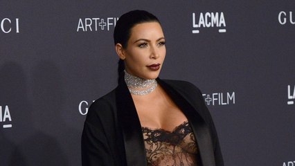 Kim Kardashian enceinte : un look très transparent sur le tapis rouge