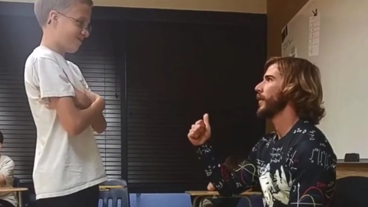 Avant chacun de ses cours, ce professeur a un discours poignant pour chacun de ses élèves