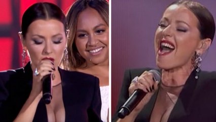 Tina Arena : son décolleté vertigineux aux ARIA Awards 2015