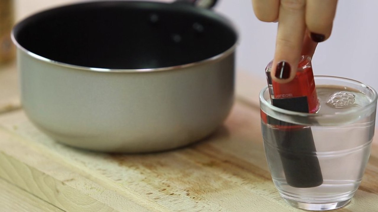 Manucure : comment débloquer le capuchon d'un vernis à ongles