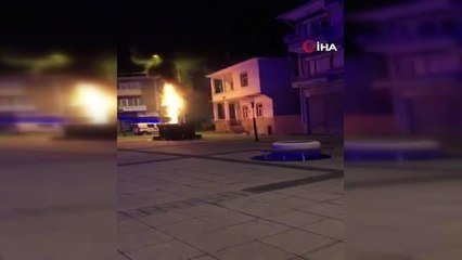 Uzunköprü'de Adalet Anıtı'na saldırı!