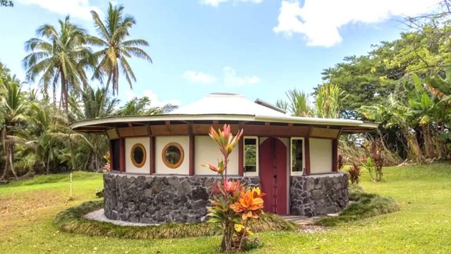 Cette petite cabane a l'air bizarre. En réalité, c'est l'endroit idéal pour partir en vacances !