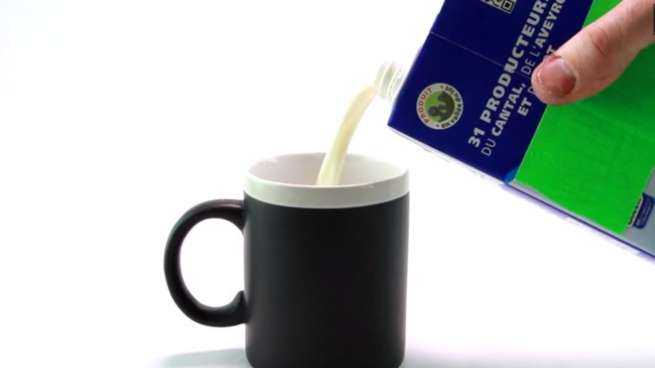 Comment bien verser une brique de jus ou de lait ?