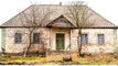 Ce qu'ils trouvent dans cette maison abandonnée depuis 30 ans est incroyable