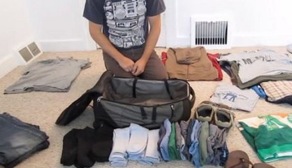 Voici une super astuce pour faire rentrer un maximum de vêtements dans un simple sac à dos