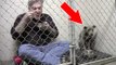 Il s'enferme dans une cage avec un chien battu pour lui apprendre à avoir confiance en l'humain