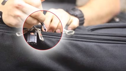 Il démontre comment c'est facile de fouiller dans une valise... protégée avec un cadenas !