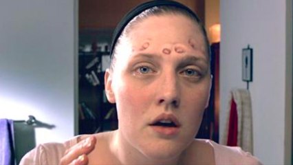 Elle se prépare pour un rendez-vous avec l'homme de ses rêves et fait une incroyable découverte !