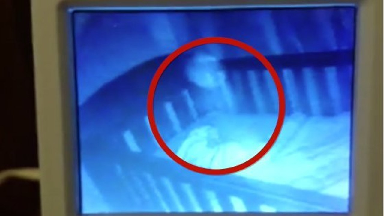 Une maman découvre la présence de deux fantômes dans la chambre de son bébé