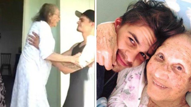 Il se met à genoux et demande une danse à cette vieille dame. La vidéo a bouleversé tout le web