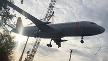 Inde : transporté par une grue, un A320 d'Air India s'écrase en plein rue