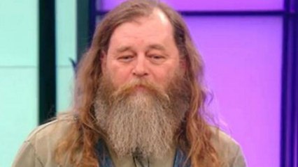 Il ne s'est pas rasé la barbe depuis des années. Quand il est arrivé sur le plateau, personne ne l'a reconnu...