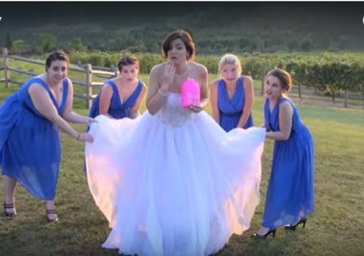 Cette invention géniale permet aux mariées d'aller aux toilettes toutes seules !