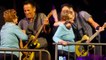 Bruce Springsteen : en plein concert, le chanteur a invité sa mère de 90 ans à danser avec lui sur scène