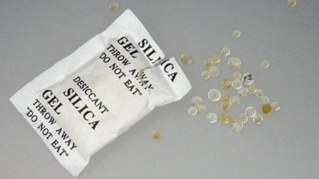 Voilà pourquoi vous ne devriez jamais jeter ces sachets de silicagel