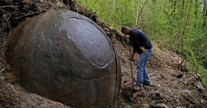 Cette sphère découverte en Bosnie donne lieu aux théories les plus folles quant à son origine
