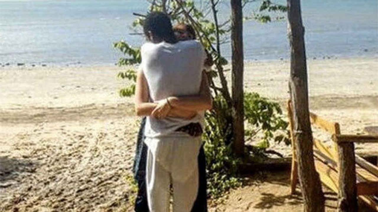 L'illusion d'optique du maillot de bain bleu et blanc rend dingues tous les internautes. Un vrai casse-tête !