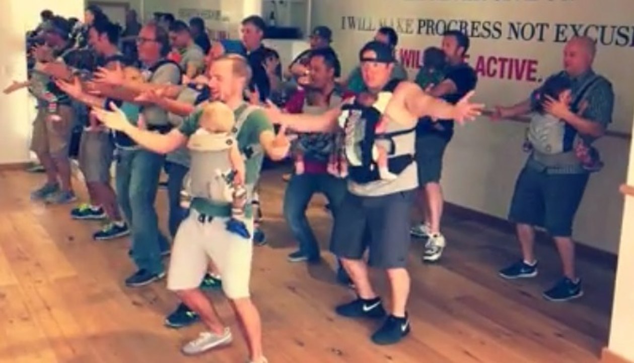 Un cours de danse génial réservé aux bébés et aux papas !