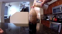 L'étonnante réaction chimique du Coca-Cola mélangé au lait