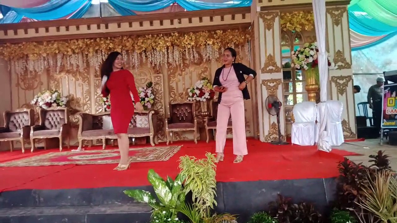 Ngidam Sari Duet bareng Penyanyi Cantik