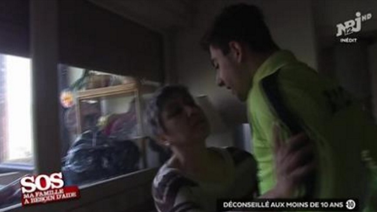 SOS ma famille a besoin d’aide : un jeune garçon agresse sa propre mère, la production obligée d'intervenir