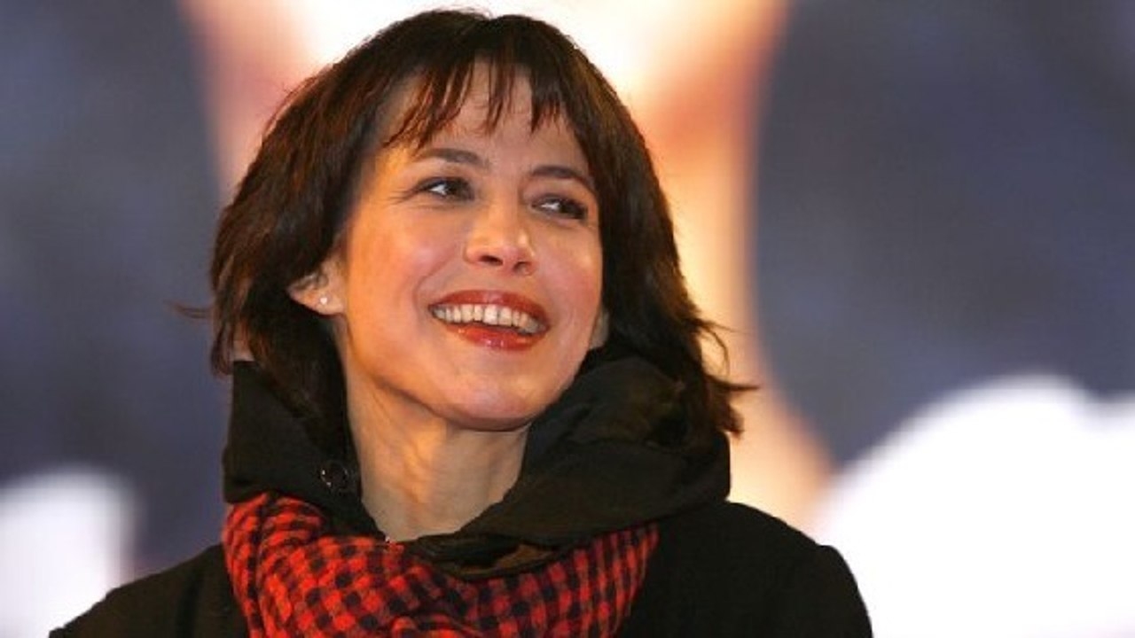 Sophie Marceau : l'actrice au grand coeur sauve un chien aux portes ouvertes de la SPA !