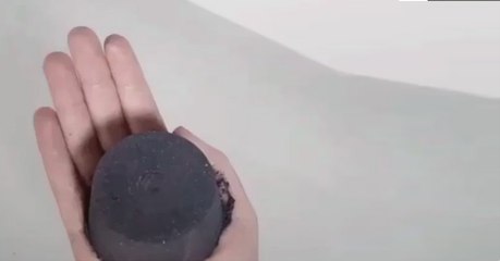 Black Bath Bomb: la boule de bain aux effets maléfiques !