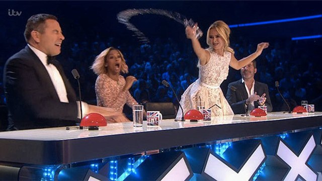 Britain's Got Talent: Amanda Holden jette un verre d'eau à David Walliams en direct