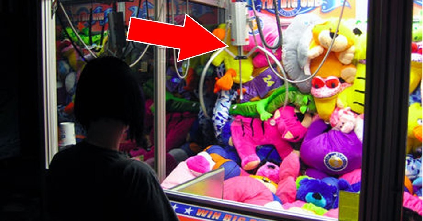 Pourquoi ne gagne-t-on jamais aux machines à pince dans les fêtes foraines ?