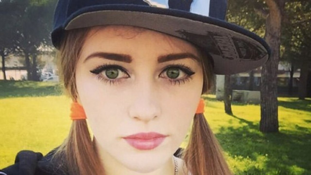 Ne vous fiez pas à son visage d'ange. Cette jeune femme cache un grand secret!