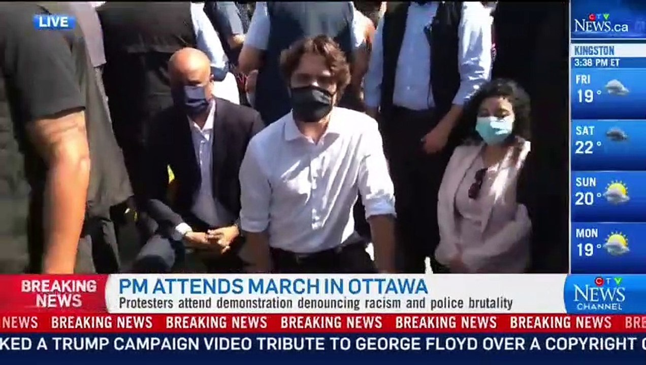 Así se arrodillaba Justin Trudeau  ante los manifestantes de Black Lives Matter, es muuu tonto