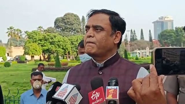 हिजाब विवाद : पथराव की घटनाओं के बाद तीन दिन के लिए स्कूल-कॉलेज बंद