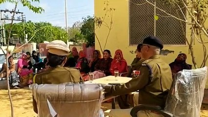 एएसपी को बताई महिलाओं ने समस्या