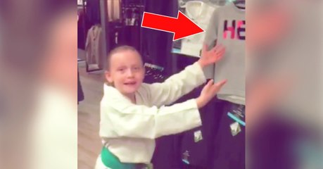 Cette petite fille dénonce les stéréotypes sexistes reproduit dans la fabrication des vêtements