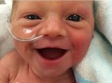 Le sourire de ce bébé prématuré a séduit tout le web !