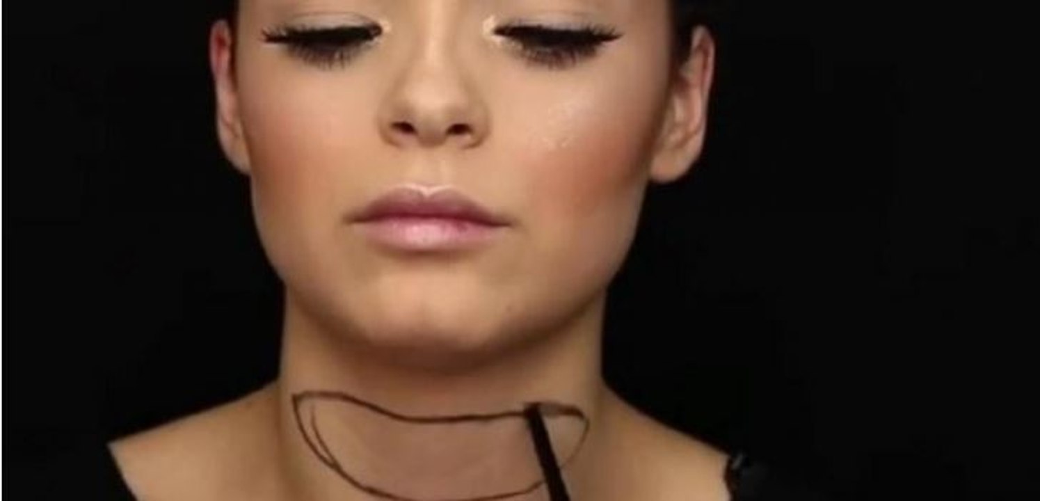 Halloween : transformez-vous en parfait squelette grâce à ce tuto maquillage époustouflant !