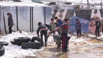 العواصف الثلجية تفاقم معاناة اللاجئين السوريين